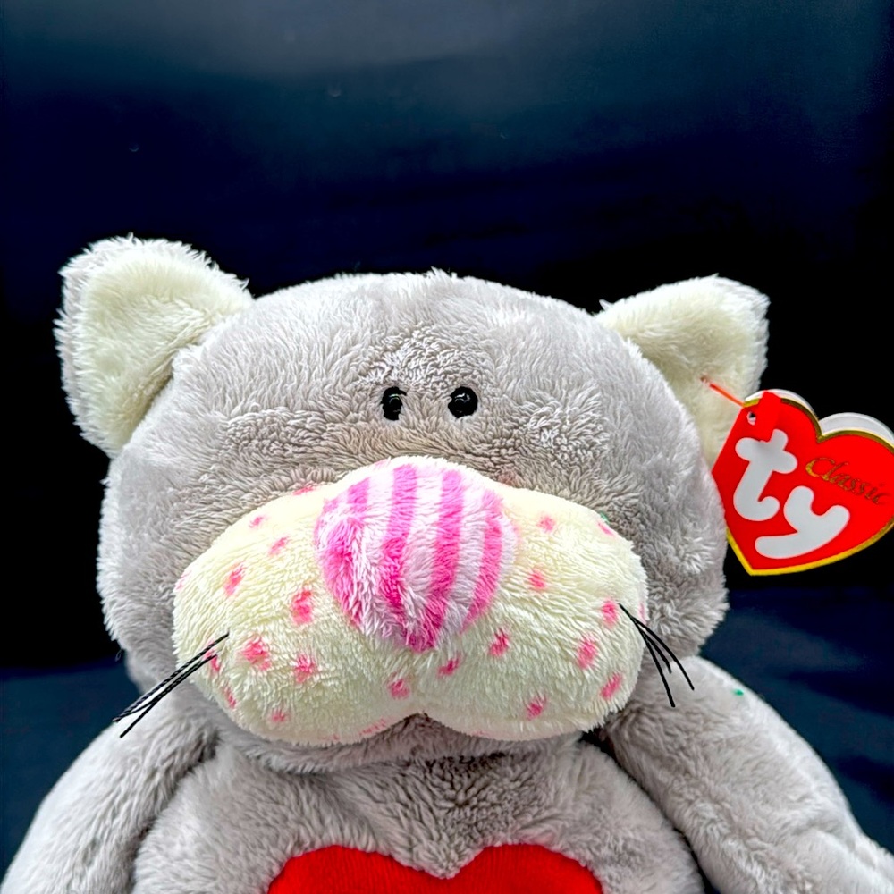 Ty Pluffie “Kissycat” the valentine/heart cat